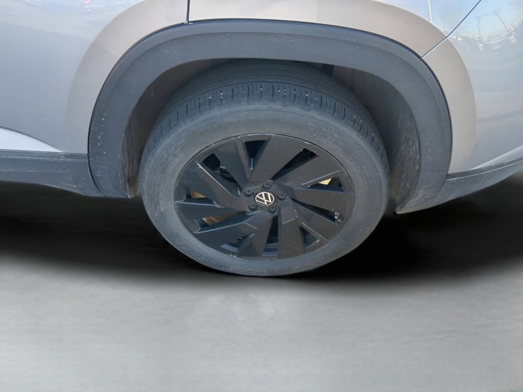 Used 2024 Volkswagen Atlas Cross Sport SE w/ Panoramic Sunroof Package image 16