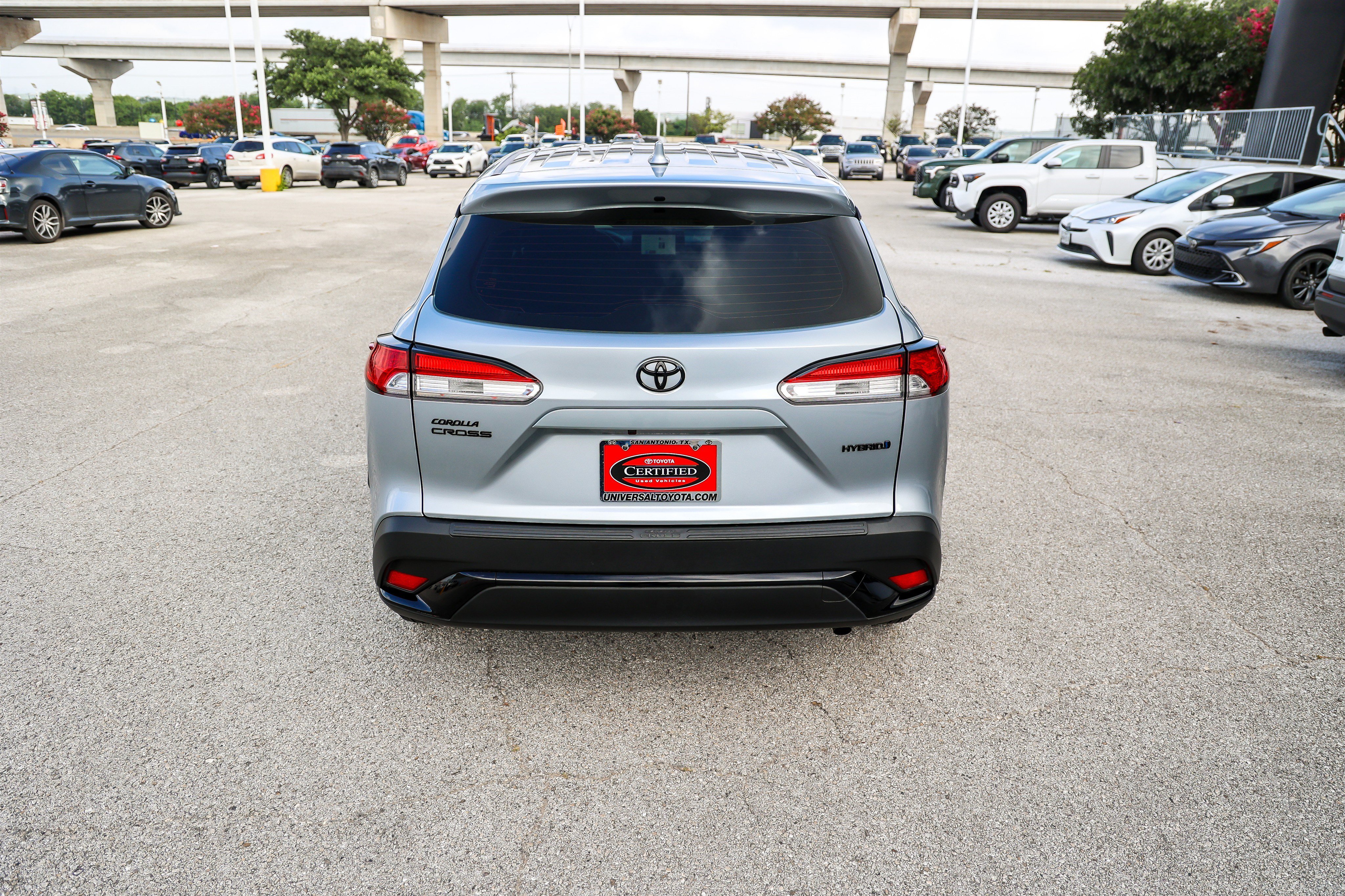 Used 2024 Toyota Corolla Cross AWD Hybrid image 8