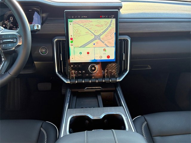 Used 2025 GMC Acadia Denali image 11