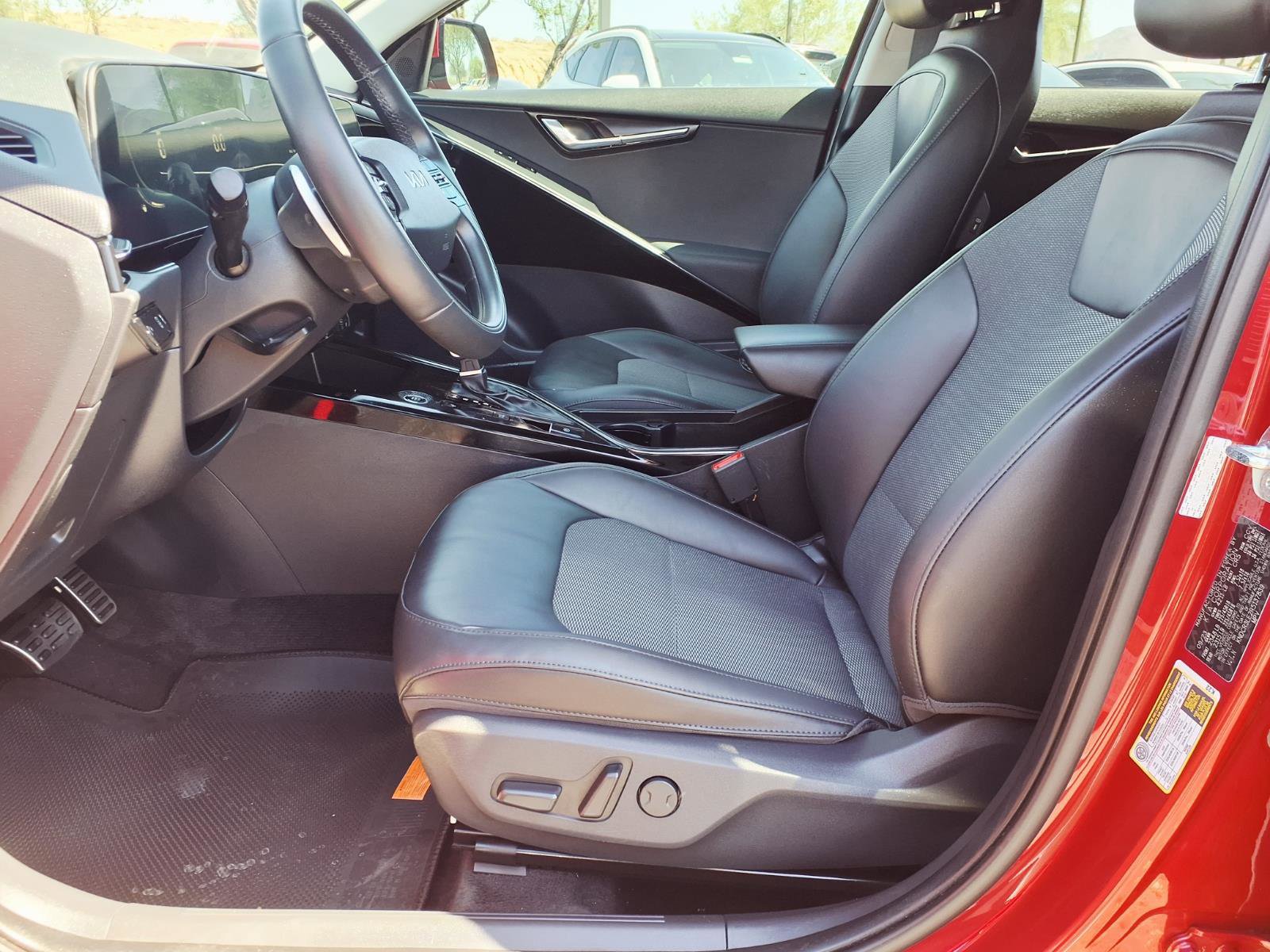 Used 2024 Kia Niro EX Touring FWD image 22