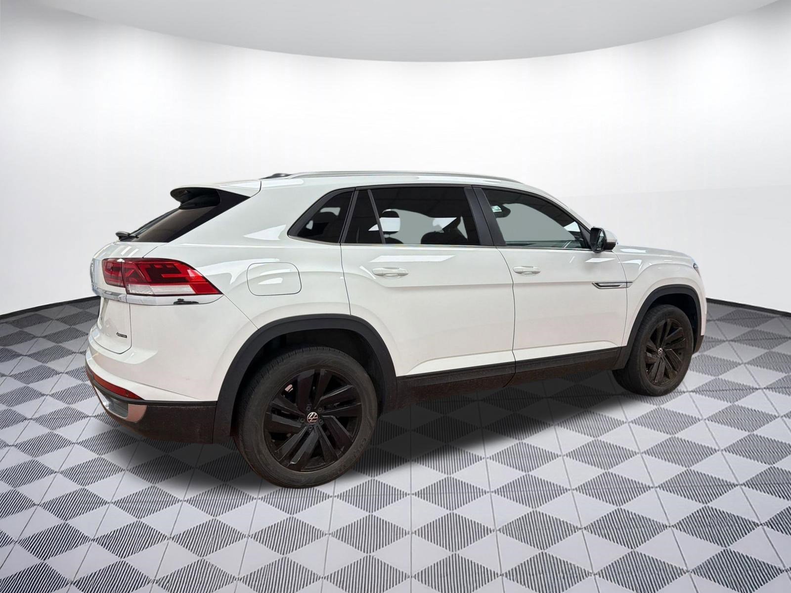 Used 2023 Volkswagen Atlas Cross Sport SE w/ Black Wheel Package image 8