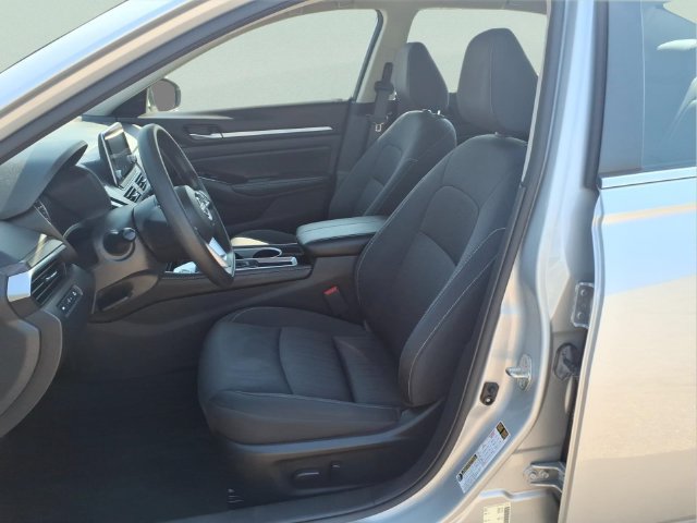 Used 2023 Nissan Altima 2.5 SV FWD image 12