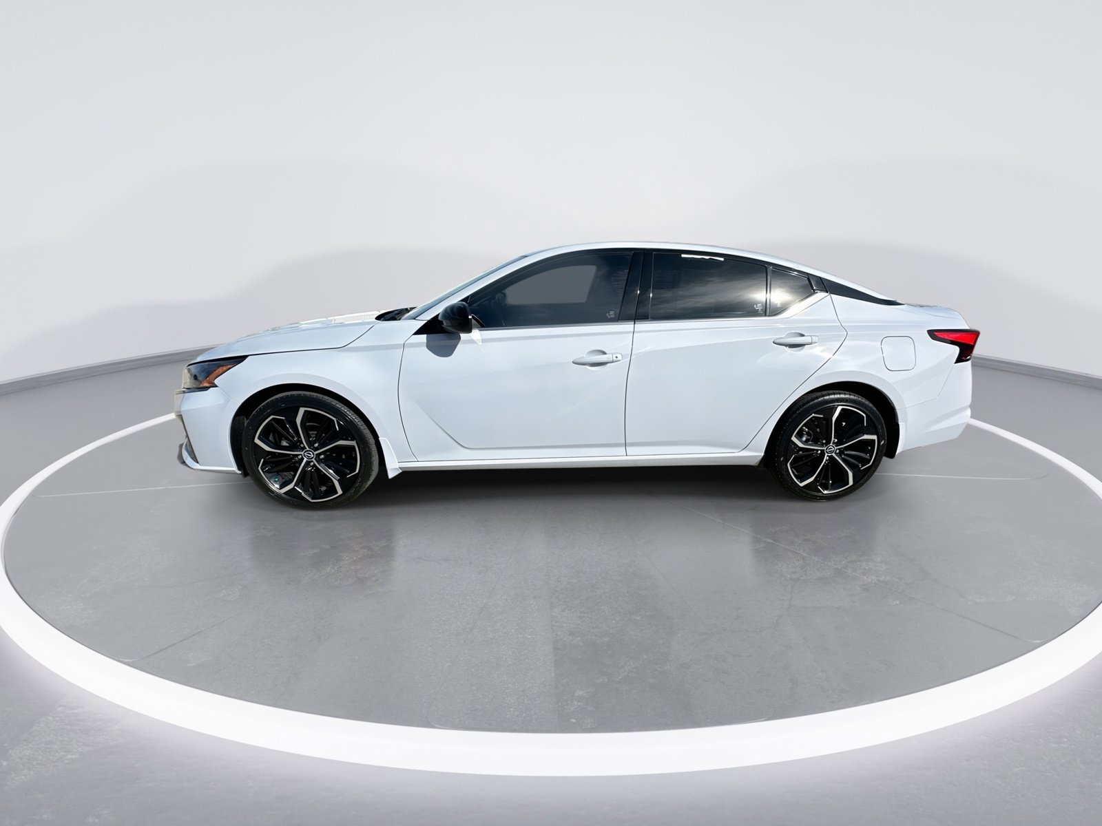 Used 2023 Nissan Altima 2.5 SR w/ SR Premium Package image 5