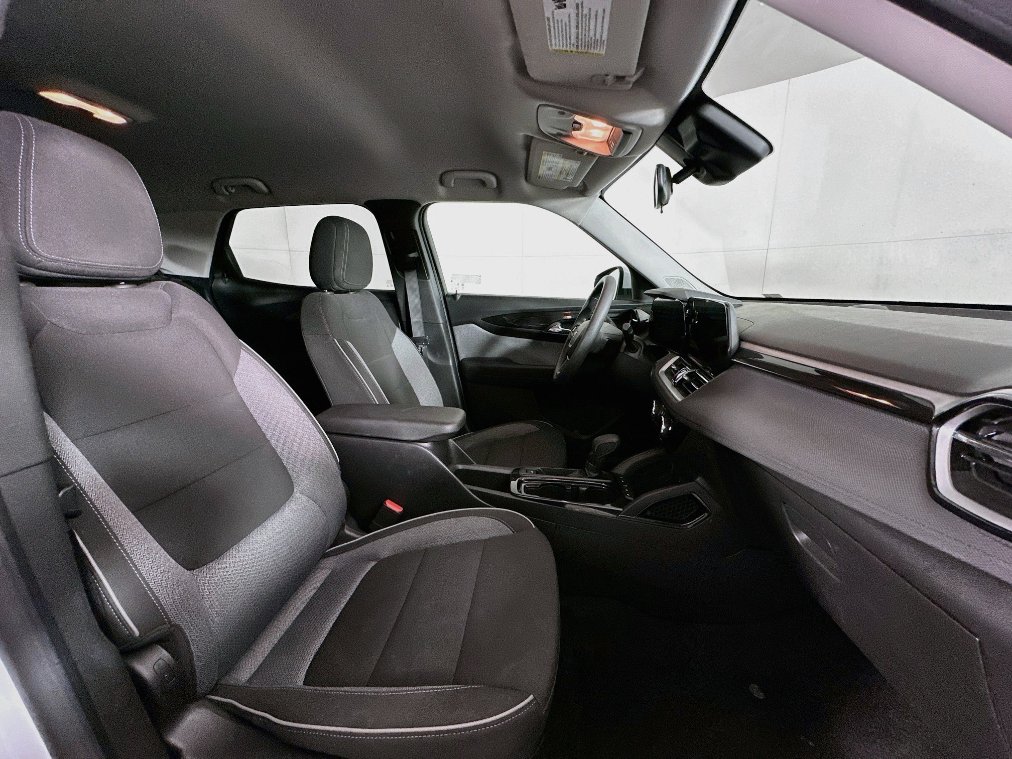 Used 2025 Chevrolet TrailBlazer LT FWD image 29