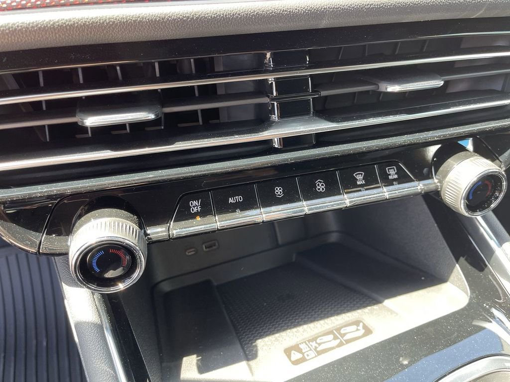 New 2026 Chevrolet Traverse RS w/ LPO, Floor Liner Package AWD/4WD image 19