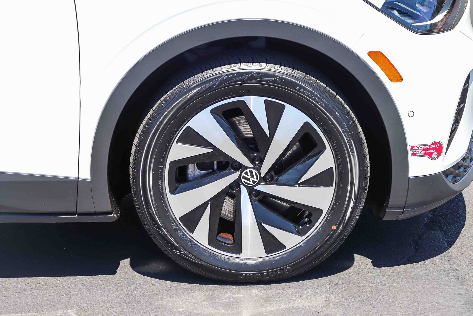Used 2024 Volkswagen ID.4 2WD image 11