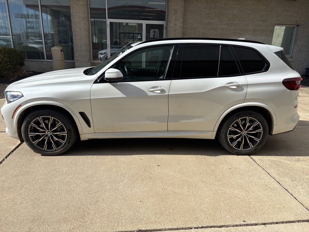Used 2021 BMW X5 xDrive40i w/ M Sport Package image 2