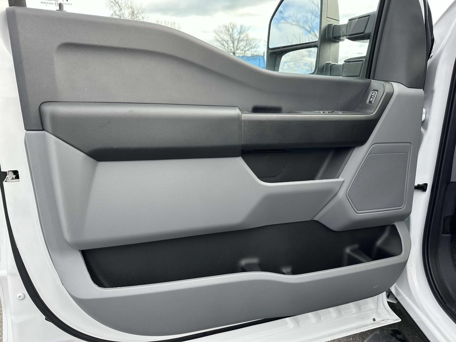 New 2024 Ford F350 XL w/ XL Chrome Package RWD image 8