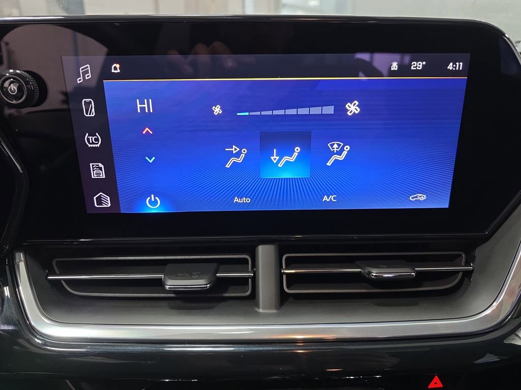 Certified 2024 Chevrolet Trax ACTIV w/ Sunroof Package image 24