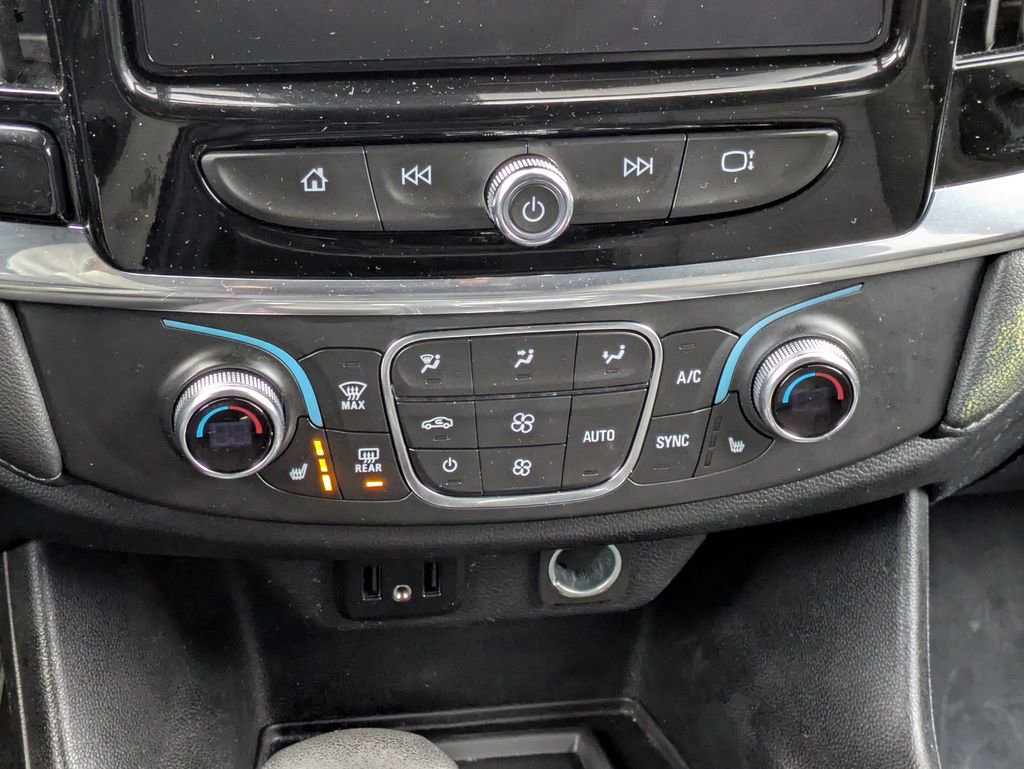 Used 2023 Chevrolet Traverse LT image 24