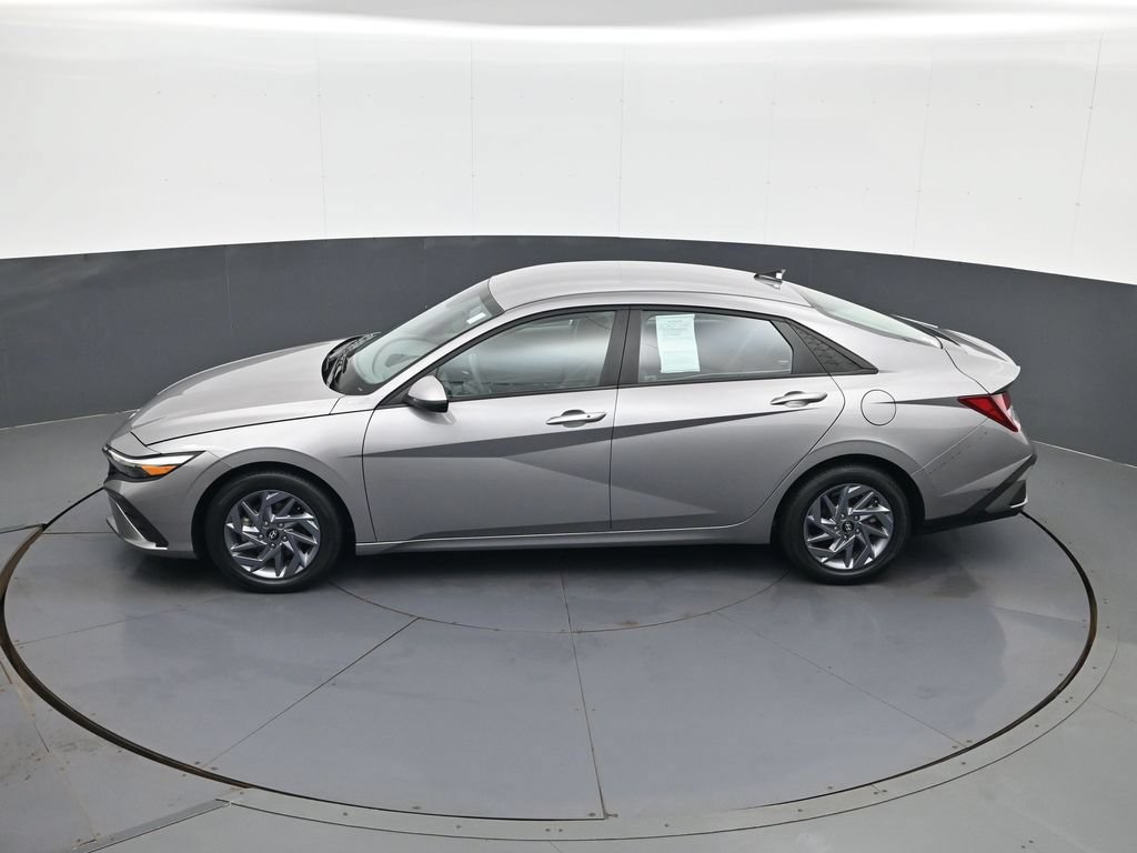 Certified 2024 Hyundai Elantra SEL FWD image 21
