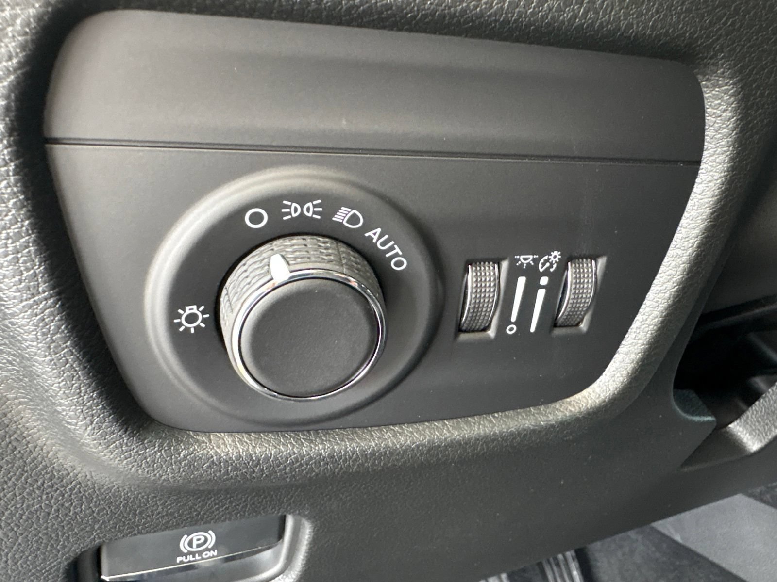 New 2027 Jeep Grand Cherokee Altitude AWD/4WD image 12