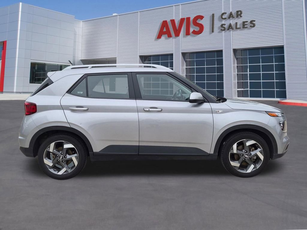 Used 2025 Hyundai Venue SEL FWD image 5