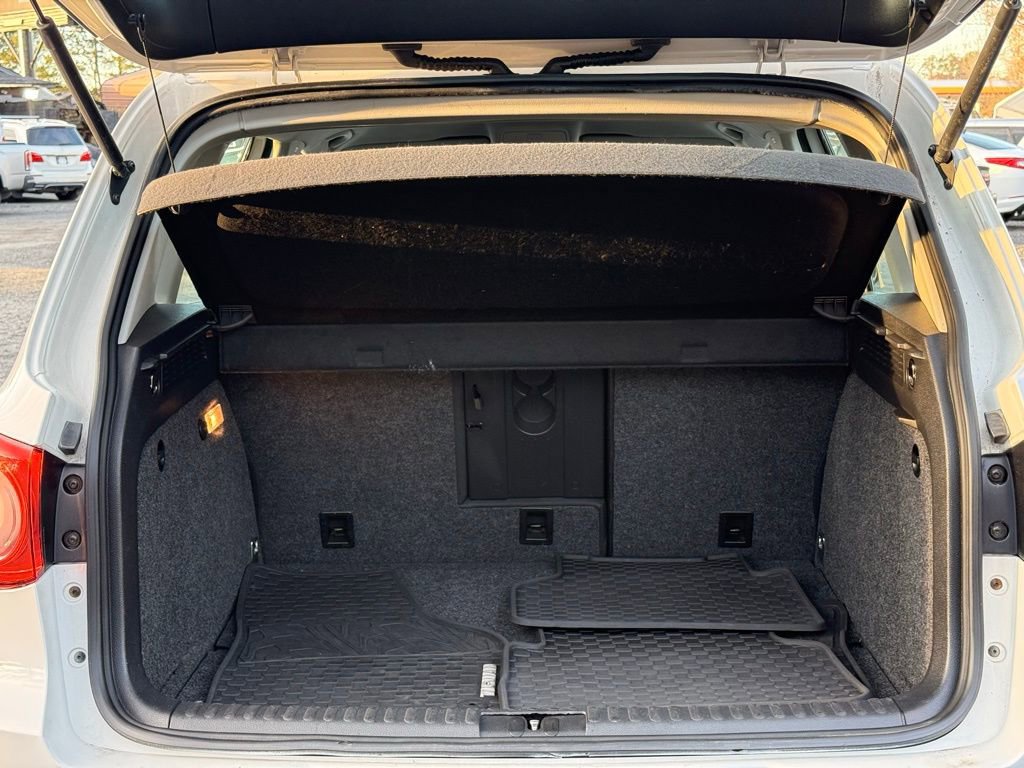 Used 2011 Volkswagen Tiguan S image 11