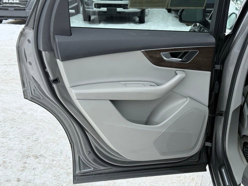 Used 2022 Audi Q7 2.0T Premium w/ Convenience Package image 17