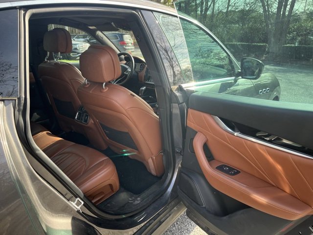 Used 2021 Maserati Levante image 12