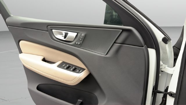 Certified 2026 Volvo XC60 B5 Plus AWD/4WD image 19