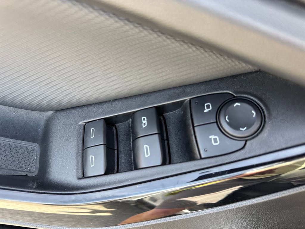 Used 2025 Chevrolet Equinox LT w/ Convenience Package II FWD image 18