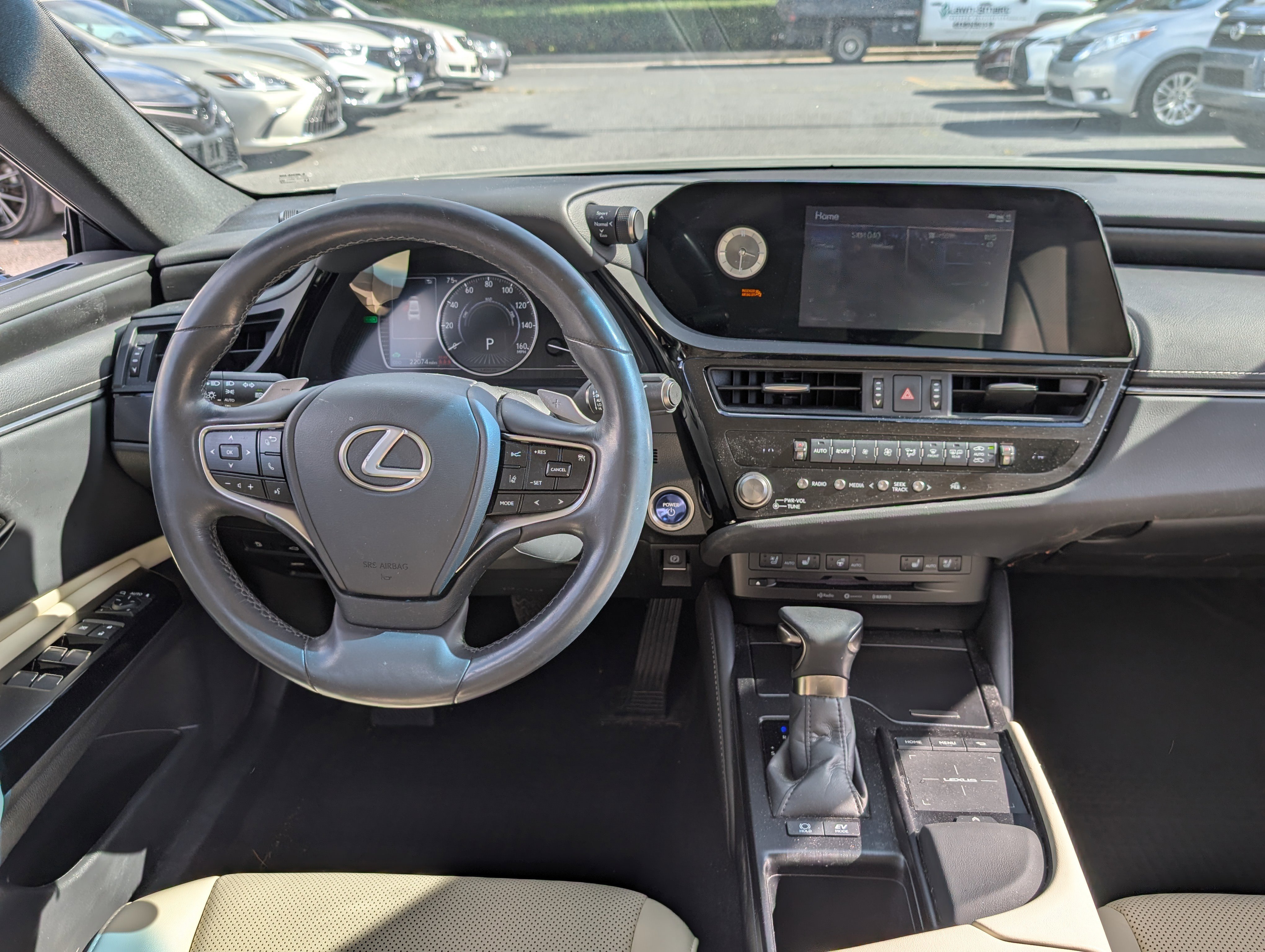 Certified 2022 Lexus ES 300h w/ Premium Package image 16