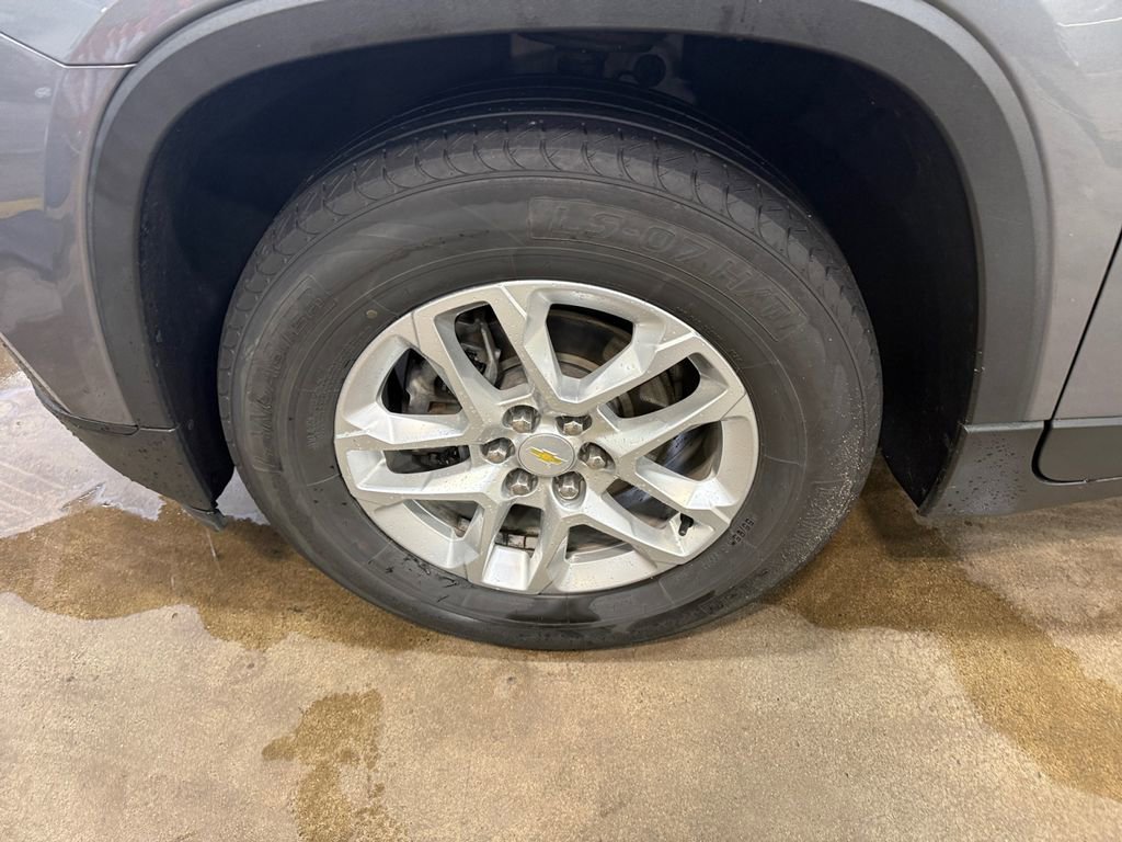 Used 2021 Chevrolet Traverse LS AWD/4WD image 37