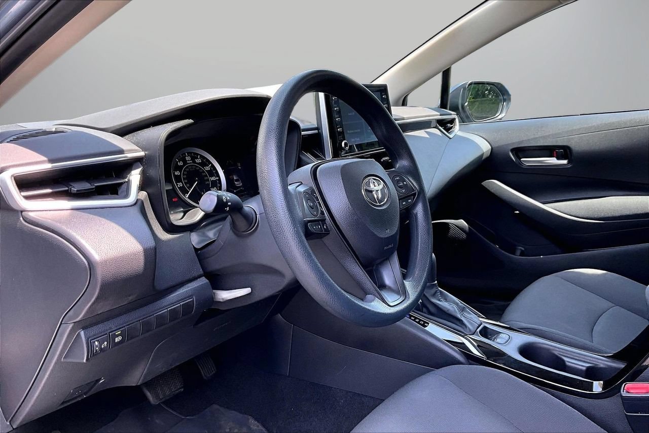 Used 2021 Toyota Corolla LE w/ LE Convenience Package FWD image 18