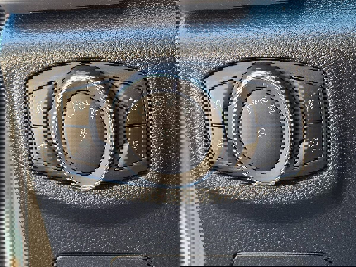 Used 2015 Ford F150 Platinum w/ Equipment Group 701A Luxury image 54