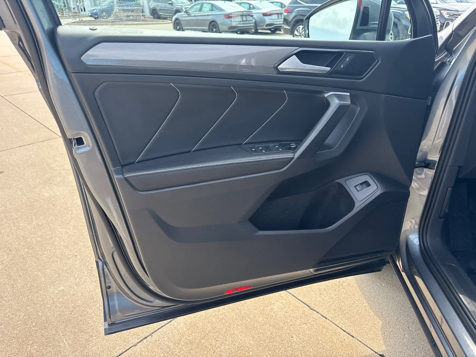 Certified 2024 Volkswagen Tiguan SE image 22