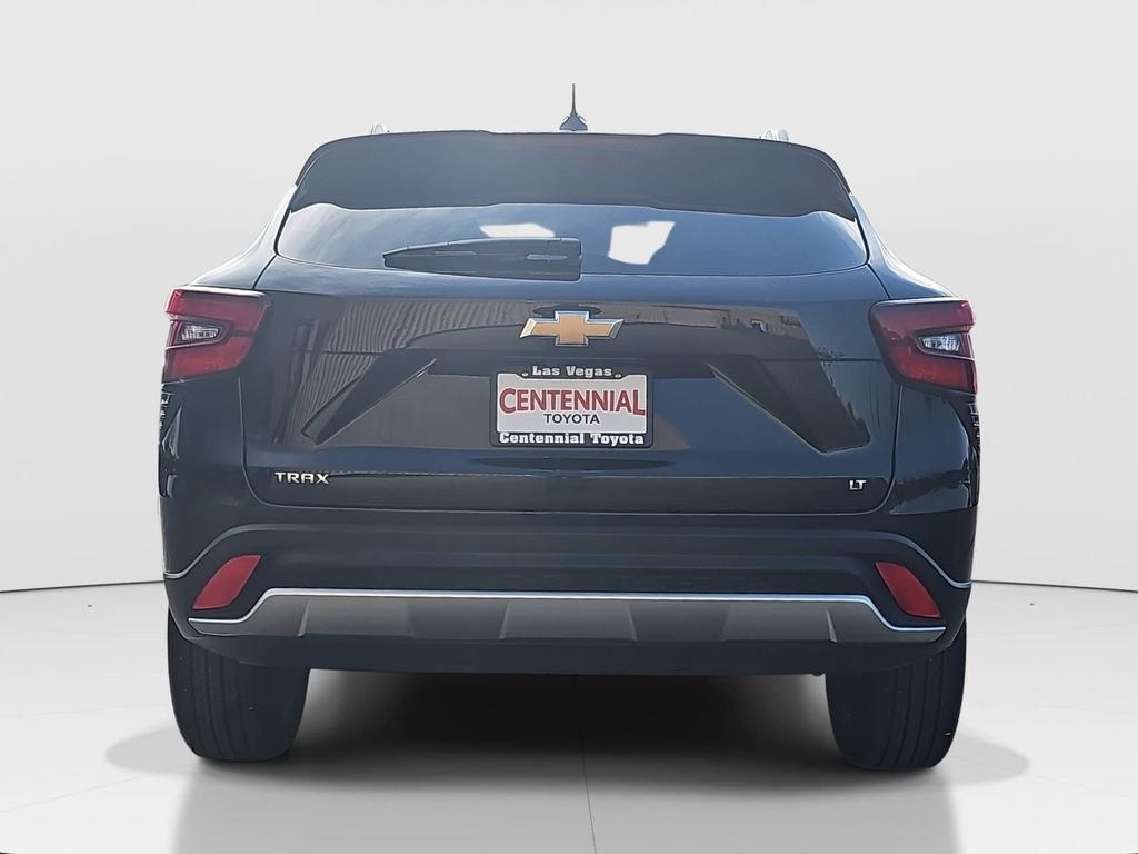 Used 2025 Chevrolet Trax LT w/ LT Convenience Package image 6