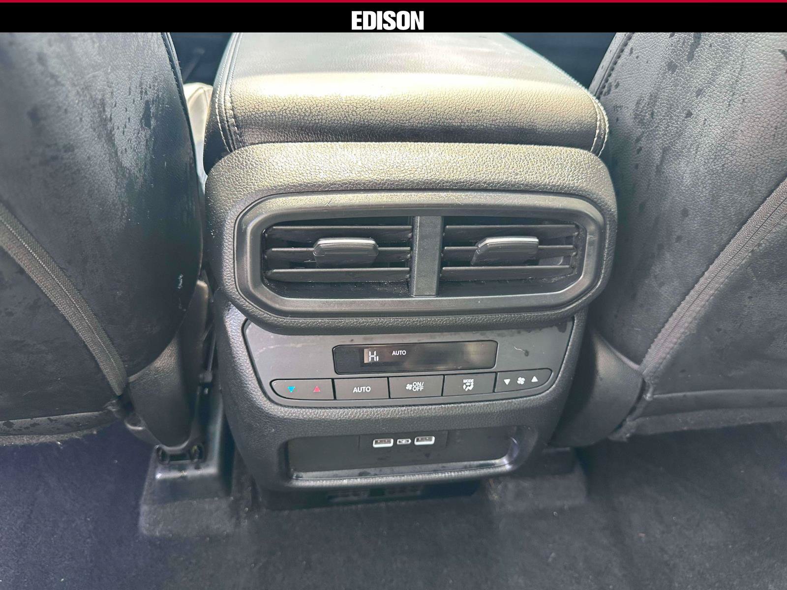 Used 2023 Honda Pilot Touring image 11