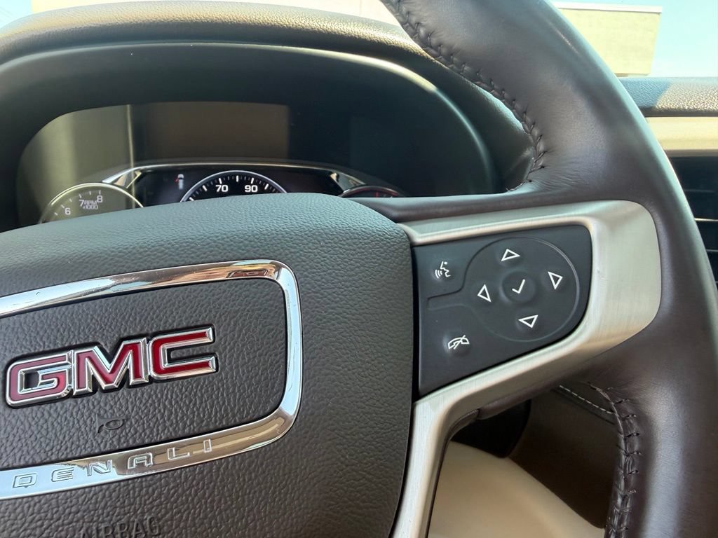 Used 2019 GMC Acadia Denali w/ Technology Package FWD image 32