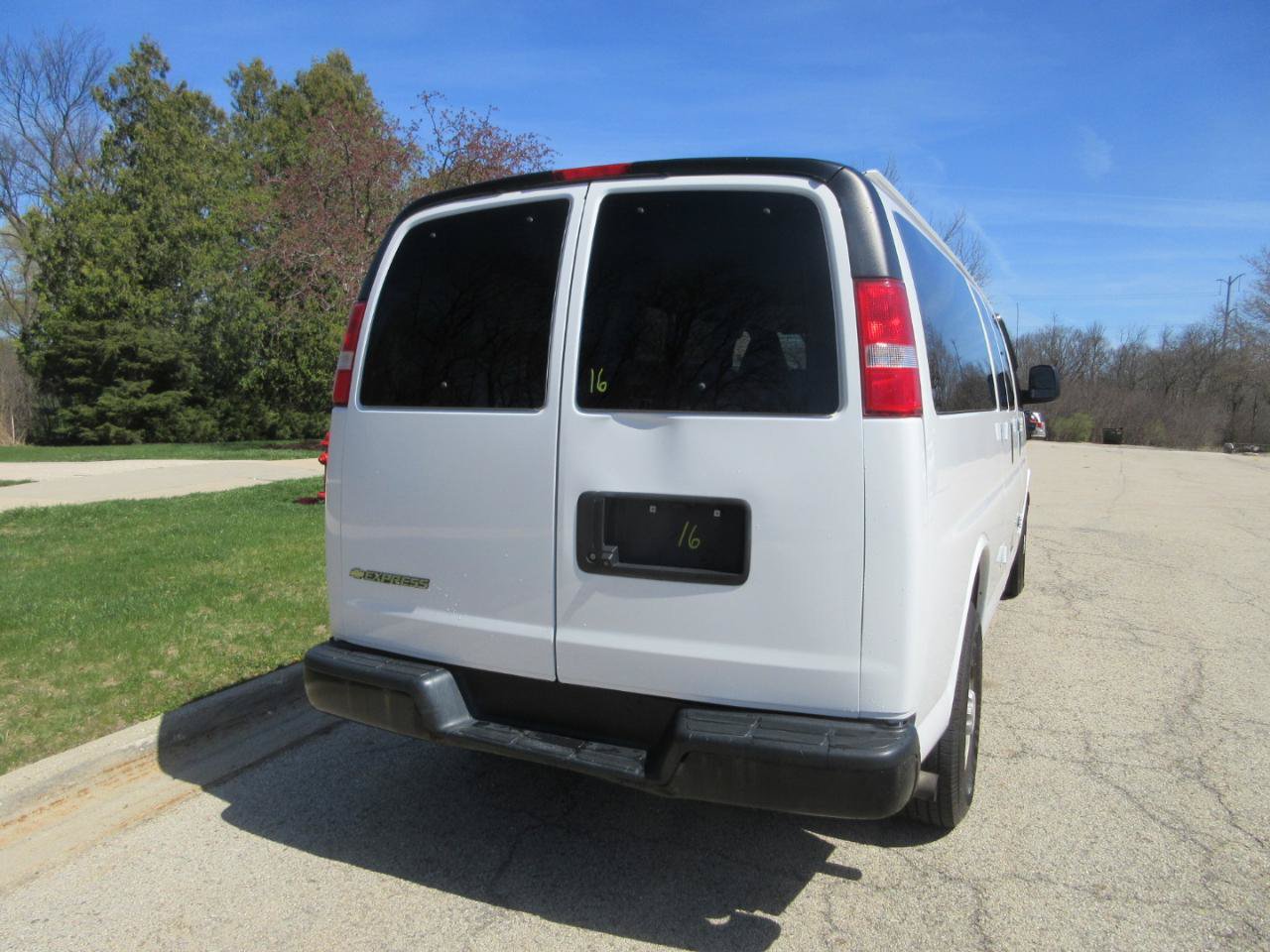 Used 2020 Chevrolet Express 2500 Extended RWD image 9