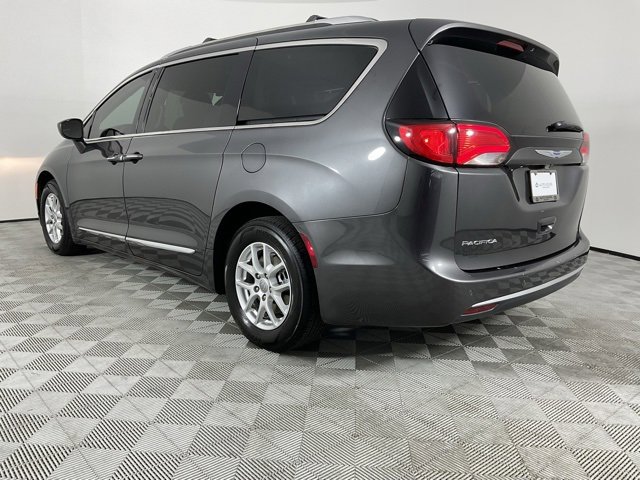 Used 2020 Chrysler Pacifica Touring-L image 5