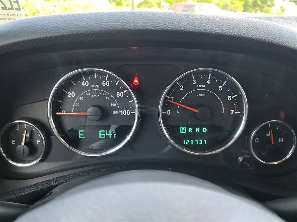 Used 2014 Jeep Wrangler Unlimited Sahara w/ Connectivity Group image 22