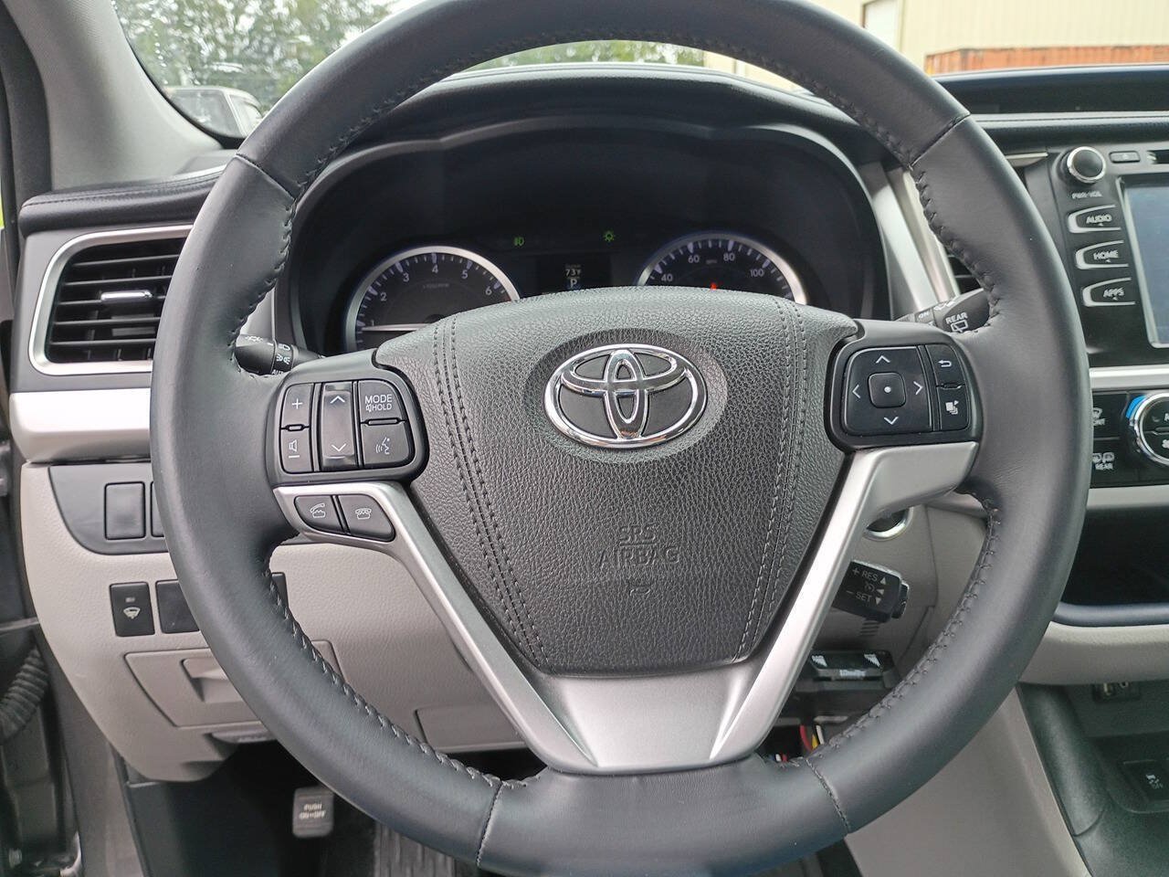 Used 2016 Toyota Highlander XLE AWD/4WD image 15