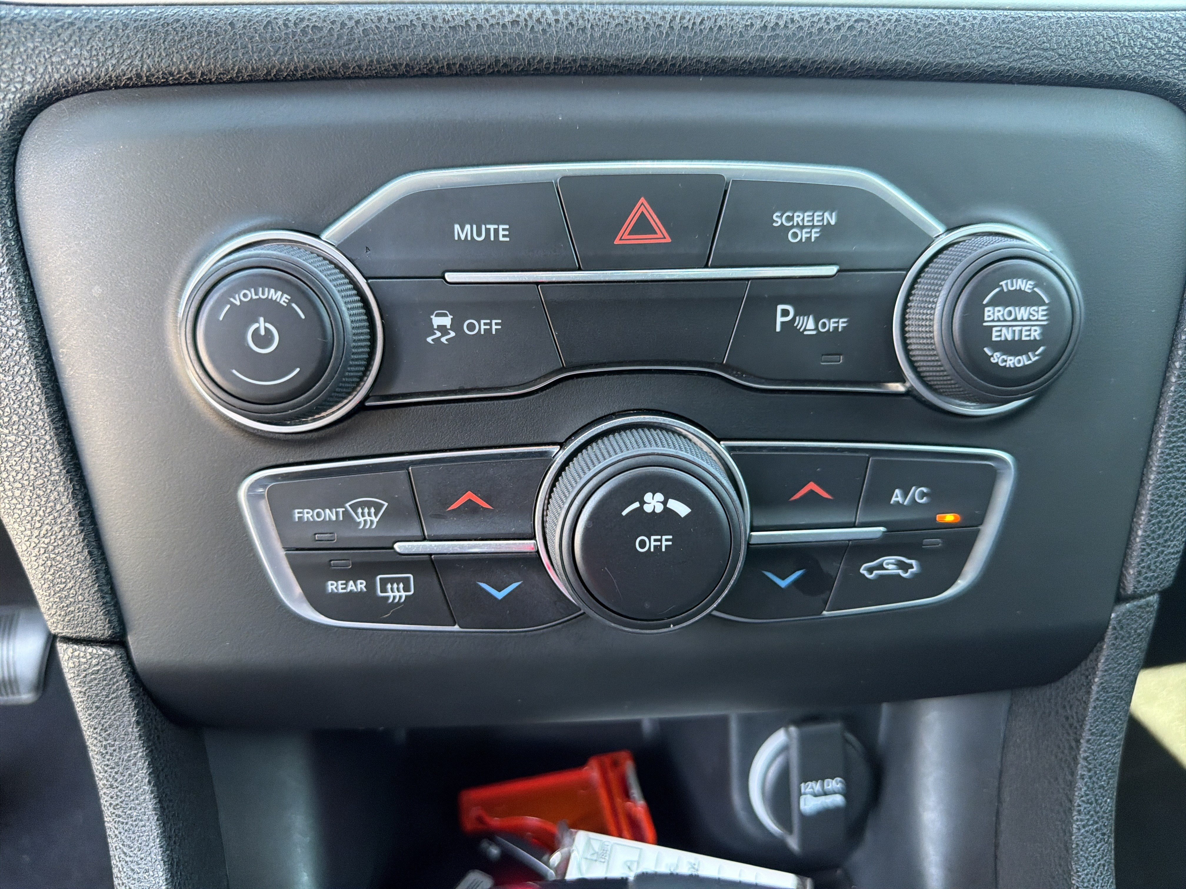 Used 2019 Dodge Charger SXT RWD image 34