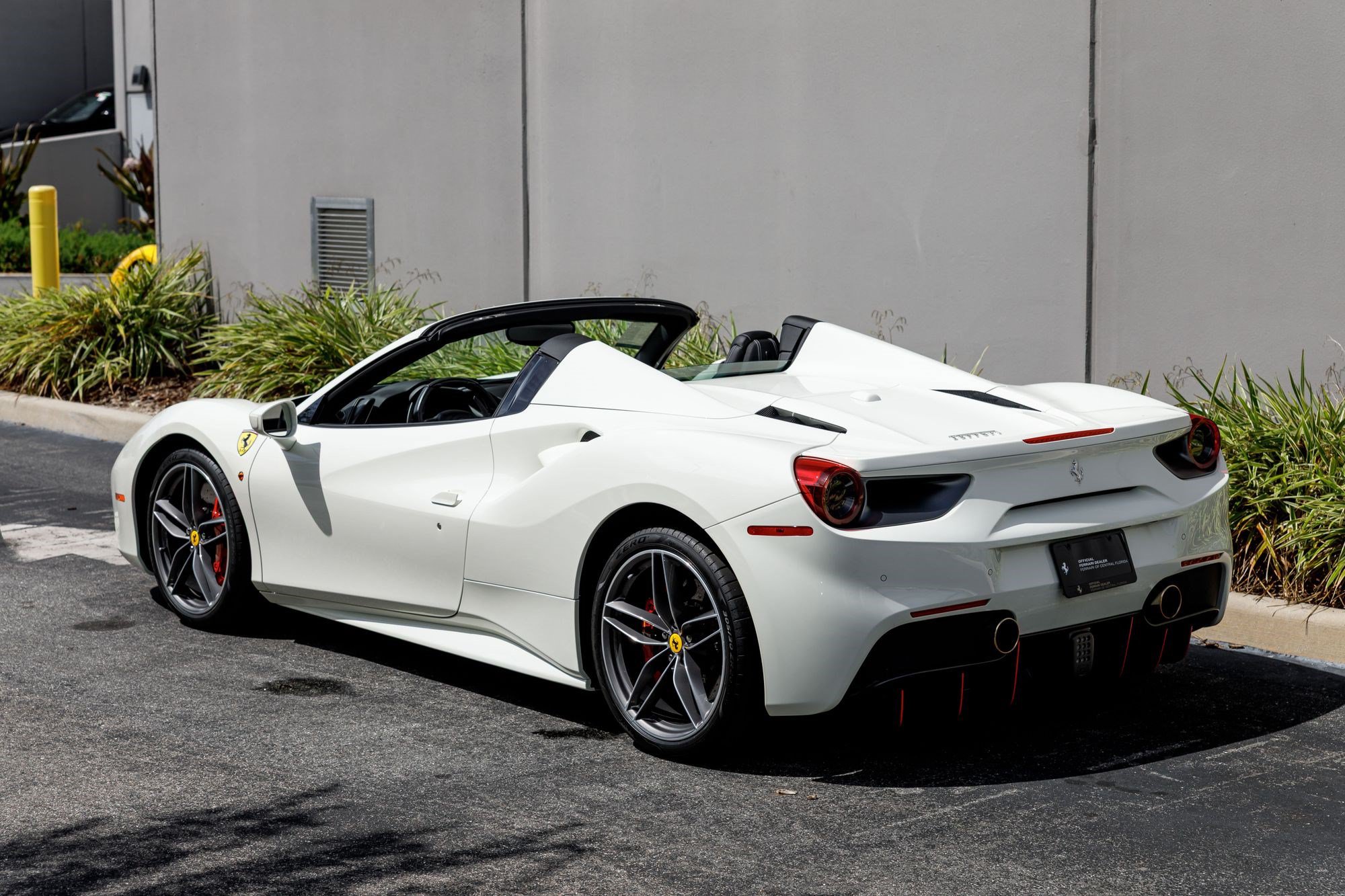 Used 2019 Ferrari 488 Spider RWD image 3