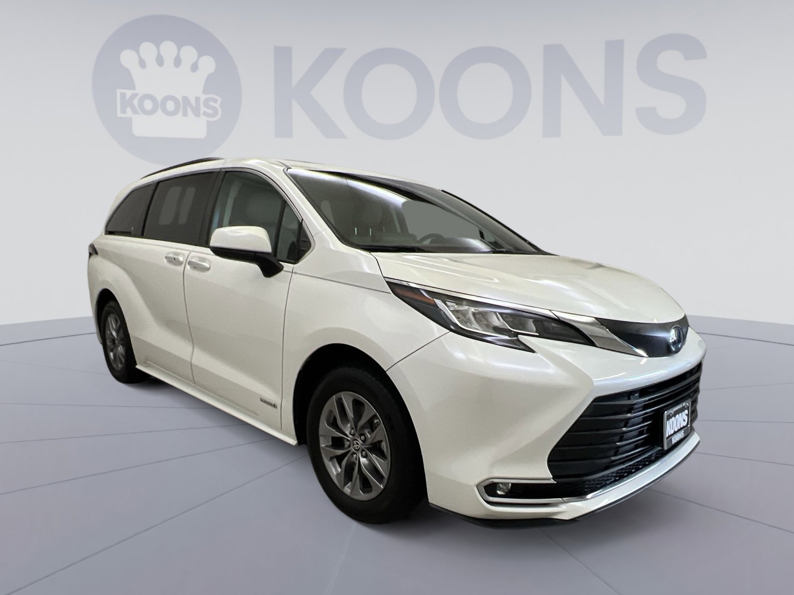 Used 2021 Toyota Sienna XLE w/ XLE Plus Package image 8