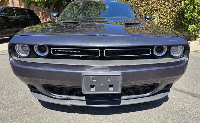 Used 2019 Dodge Challenger SXT RWD image 2