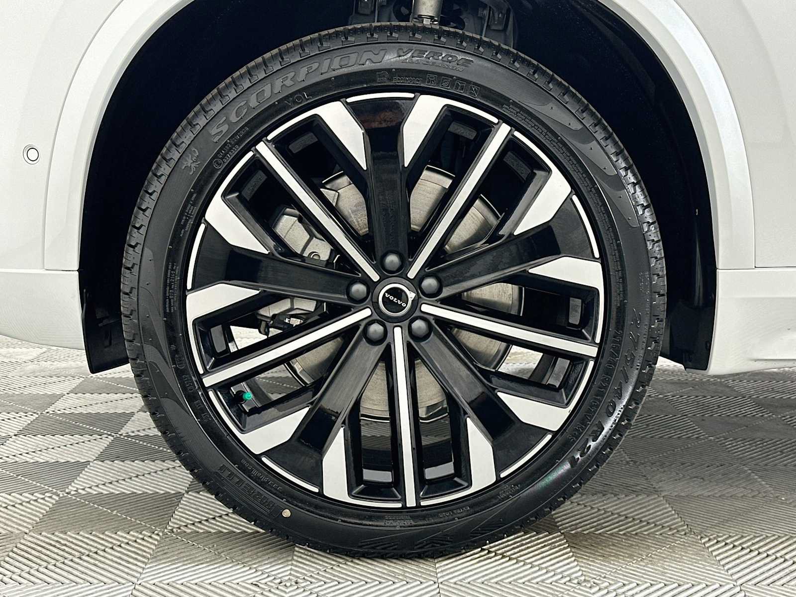 New 2026 Volvo XC90 B6 Plus w/ Protection Package AWD/4WD image 30