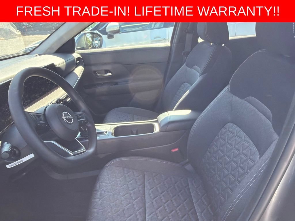 Used 2025 Nissan Kicks SV FWD image 11