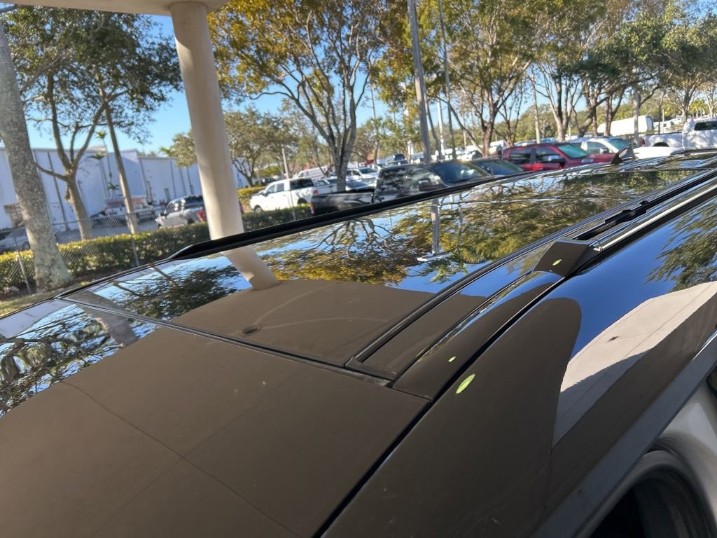 Used 2023 Land Rover Defender 110 X-Dynamic SE image 22