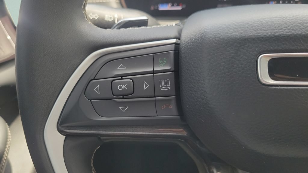 Used 2022 Jeep Grand Cherokee L Laredo w/ Luxury Tech Group I RWD image 19