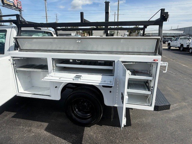 Used 2015 Ford F550 4x4 Regular Cab Super Duty image 11