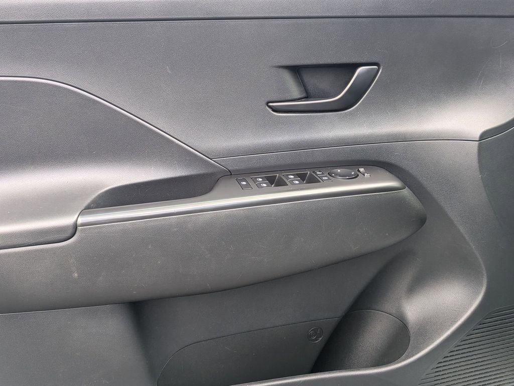 Used 2025 Hyundai Kona SEL FWD image 11