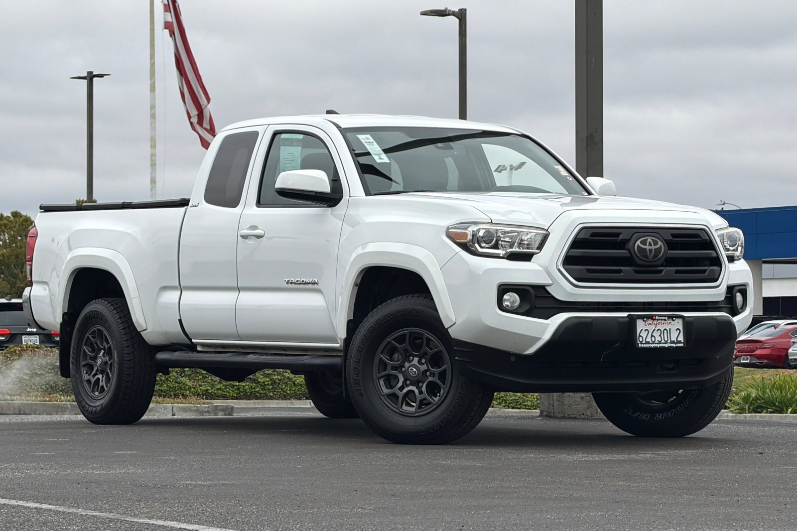 Used 2018 Toyota Tacoma SR5 RWD image 2