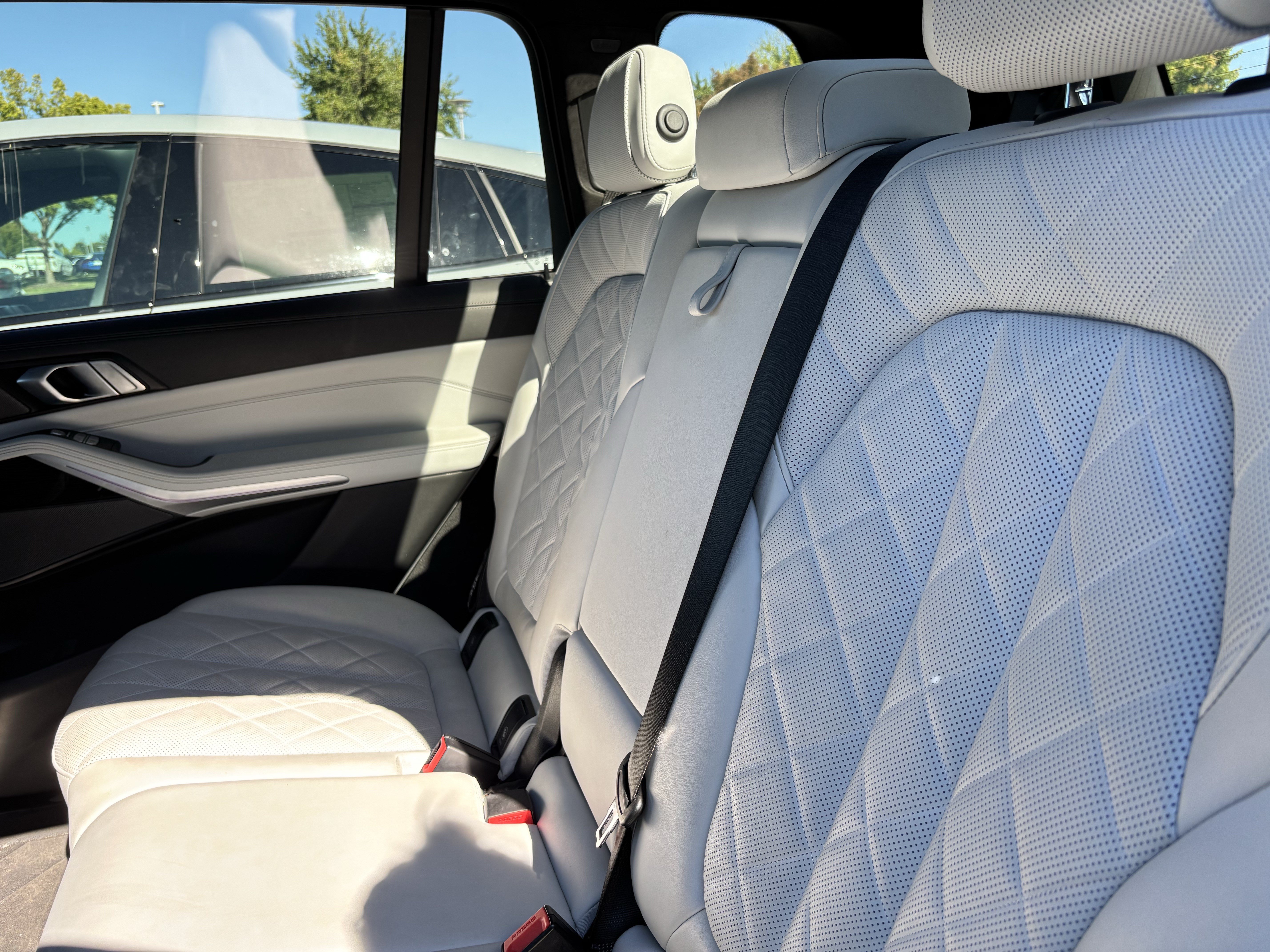 Certified 2023 BMW X7 xDrive40i w/ M Sport Package AWD/4WD image 32