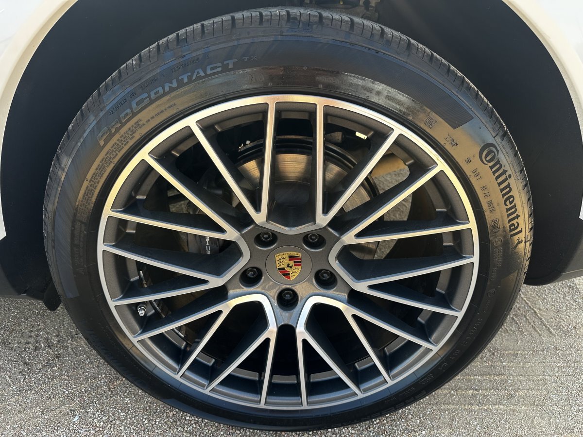 Used 2022 Porsche Cayenne Platinum Edition AWD/4WD image 9