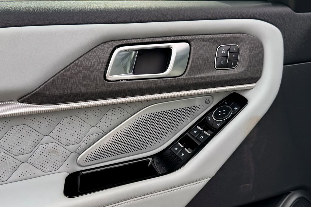 Certified 2025 Ford Explorer Platinum w/ Ultimate Package image 32