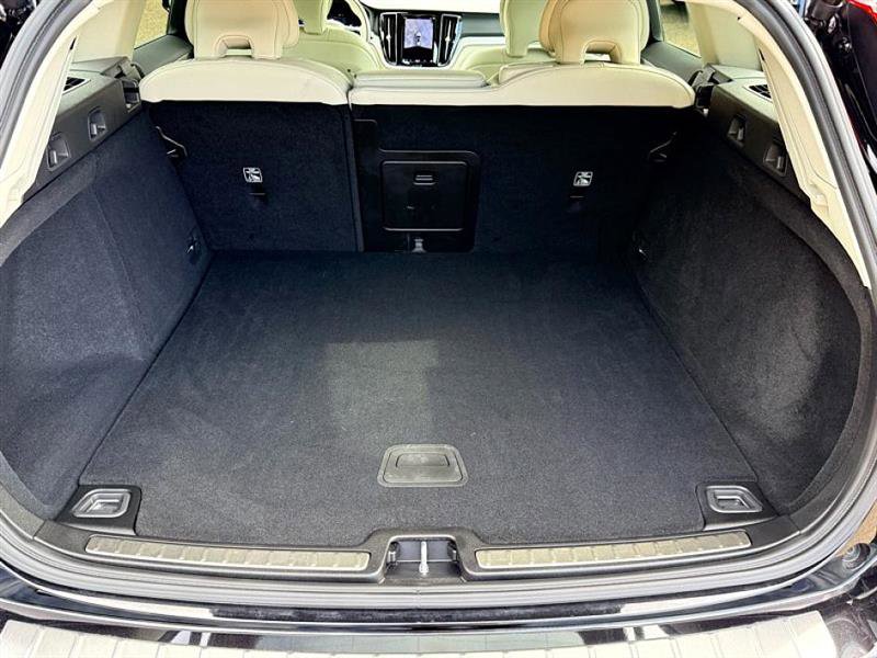 Used 2024 Volvo V60 B5 Cross Country Plus image 13