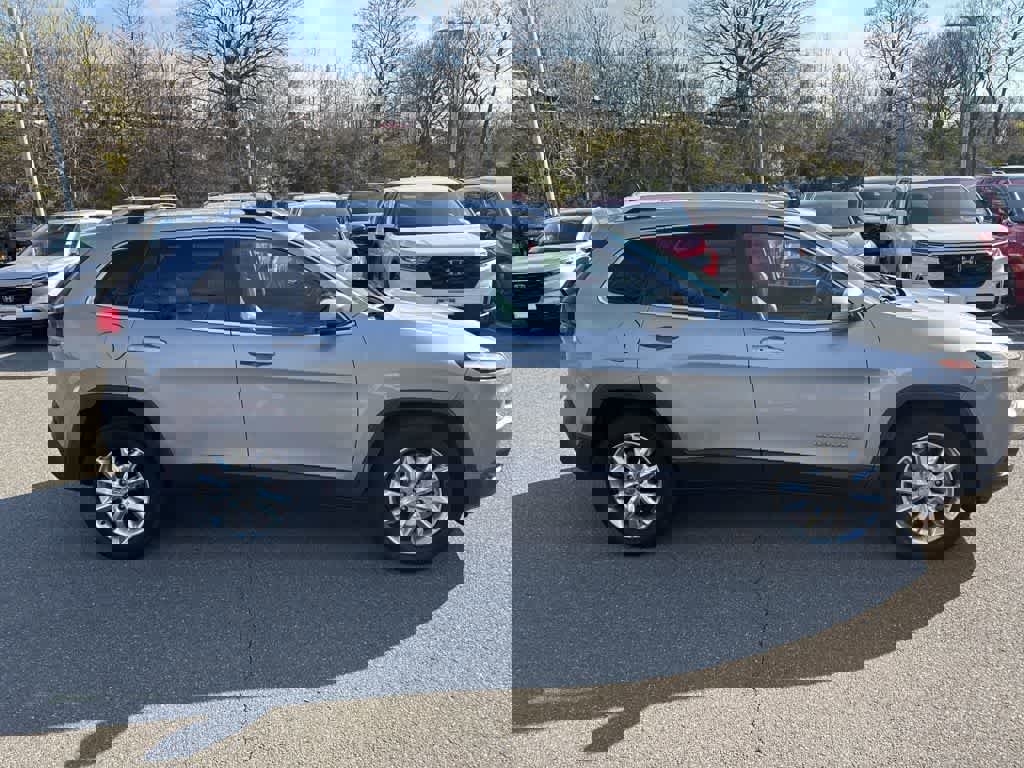 Used 2015 Jeep Cherokee Limited image 10